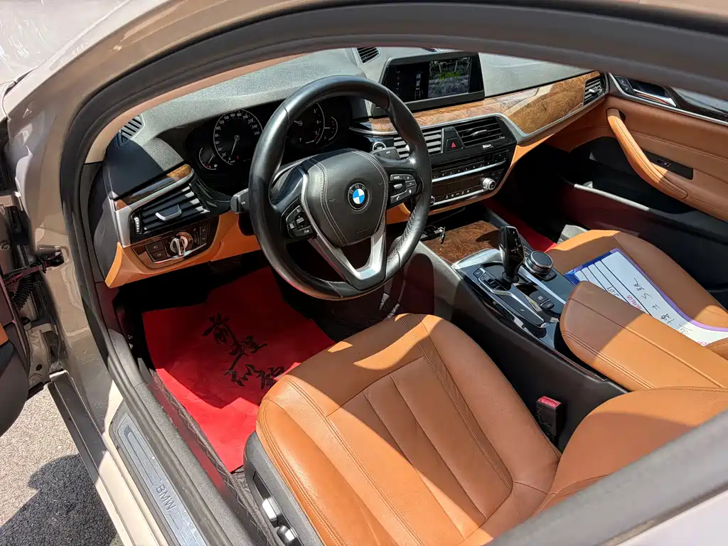 BMW 5 Series 2018 — фото 9