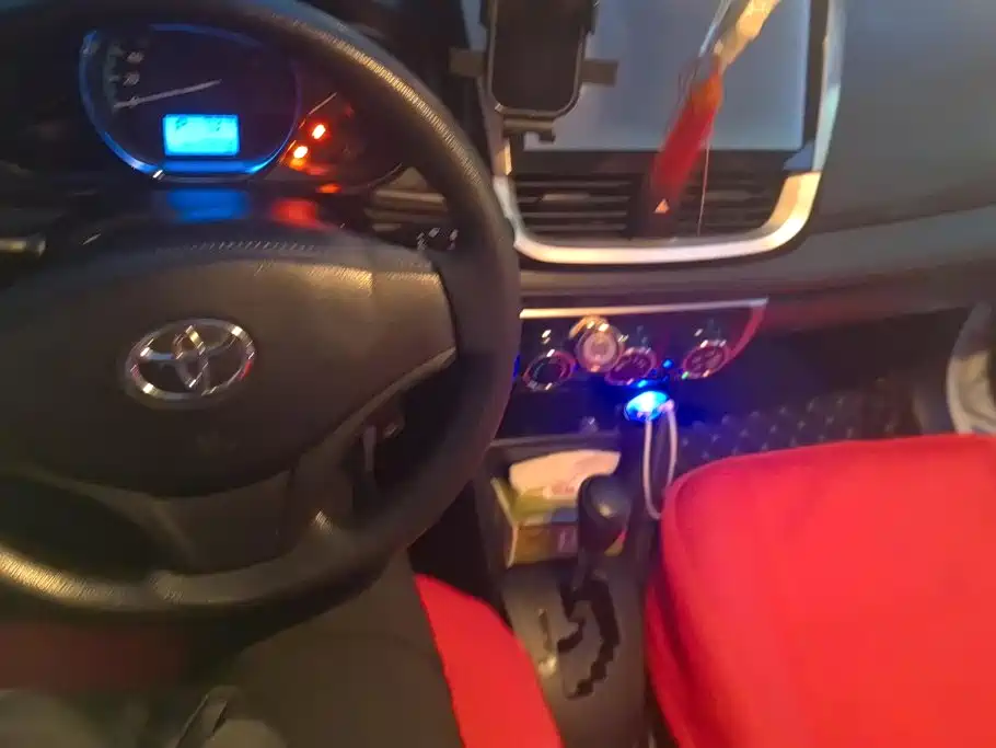 Toyota Yaris L 2017 — фото 12