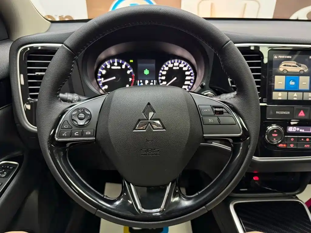 Mitsubishi Outlander 2022 — фото 11