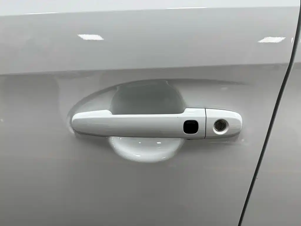 Toyota Yaris L 2023 — фото 16