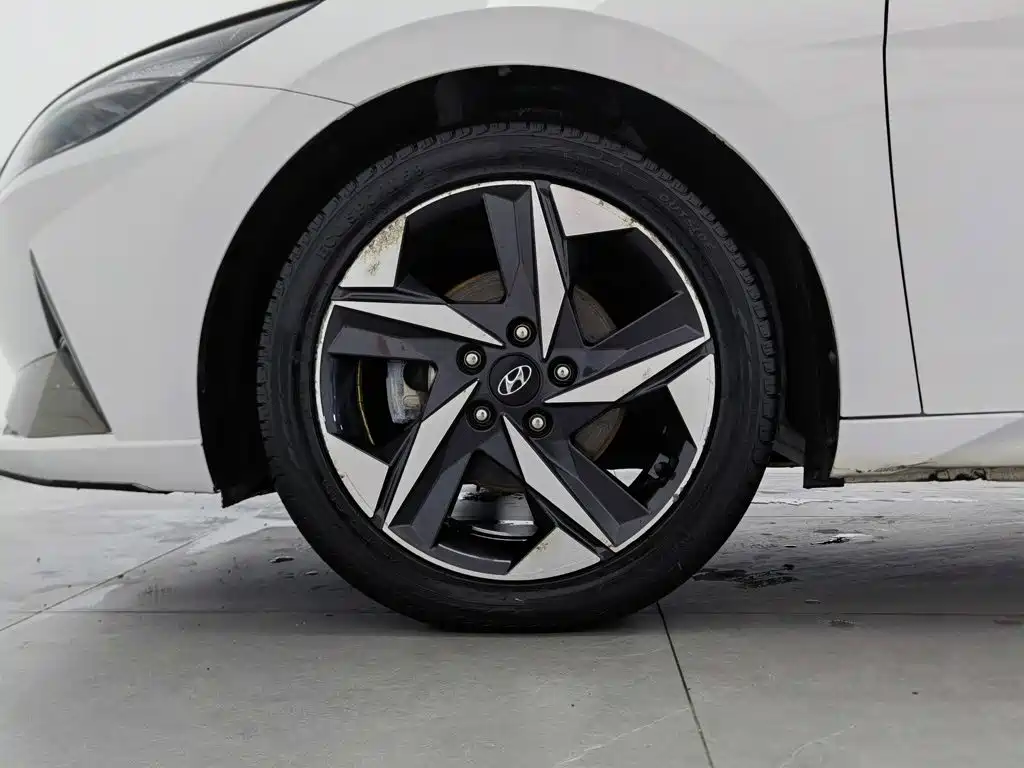 Hyundai Elantra 2021 — фото 17