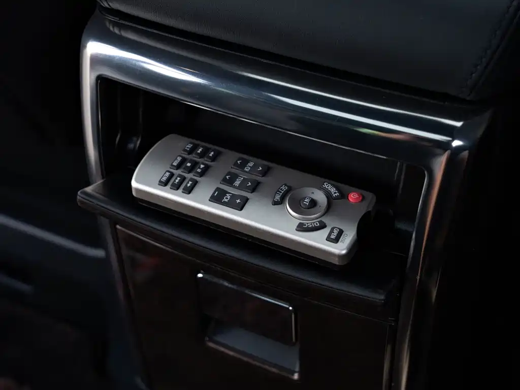 Toyota Alphard 2021 — фото 25