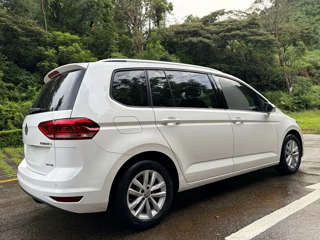 Volkswagen Touran 2020 — фото 9