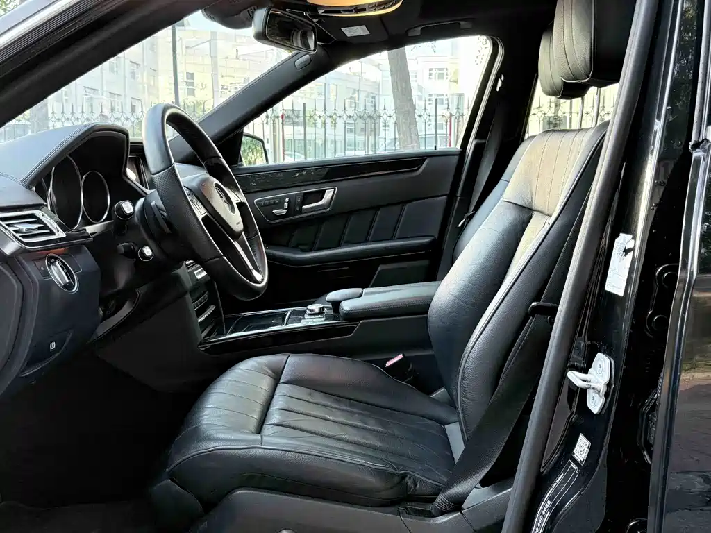 Mercedes-Benz E-Class 2015 — фото 18