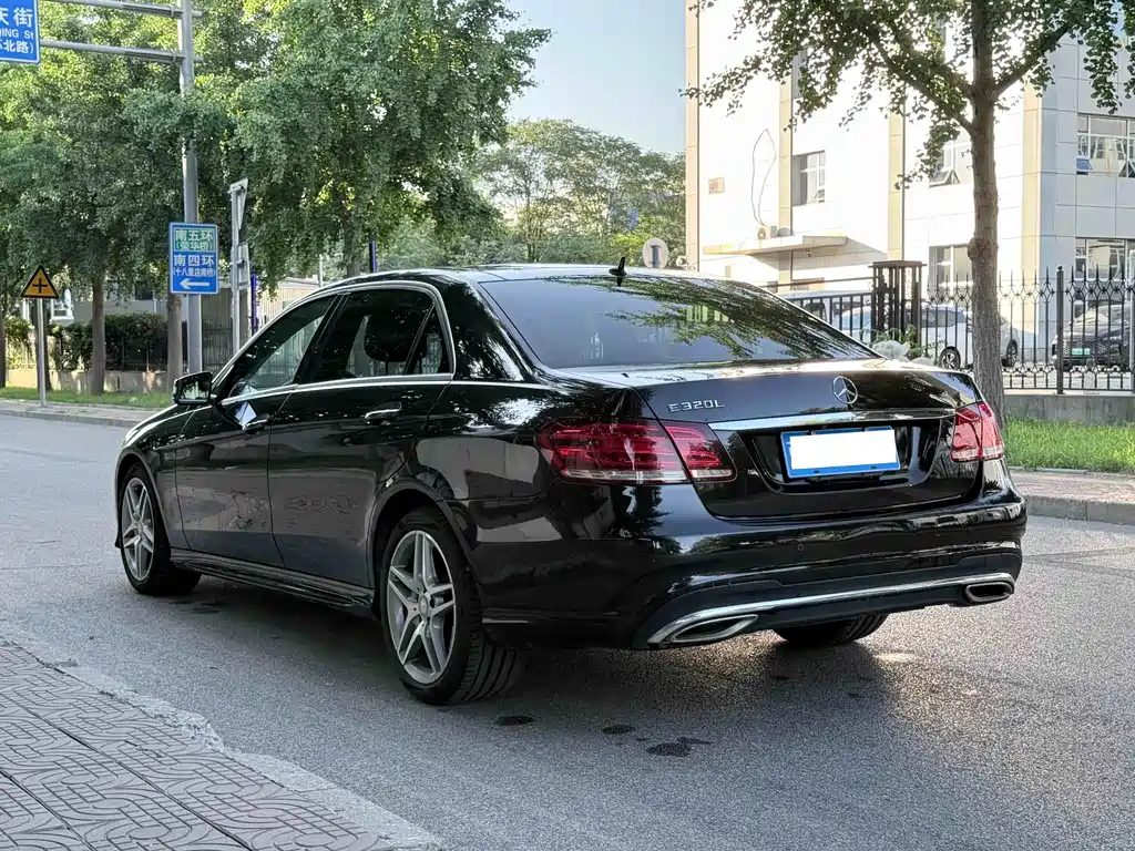 Mercedes-Benz E-Class 2015 — фото 19