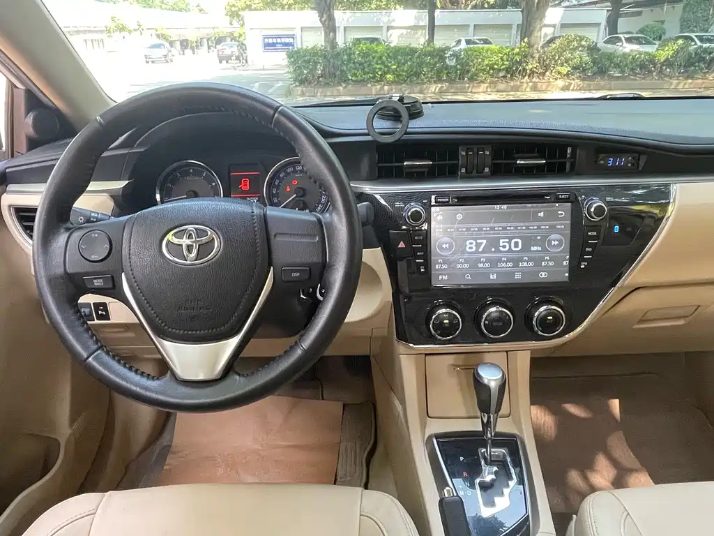 Toyota Corolla 2015 — фото 11