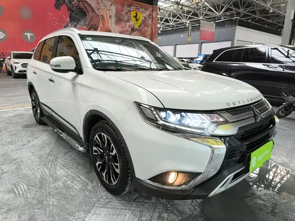 Mitsubishi Outlander 2020 — фото 4