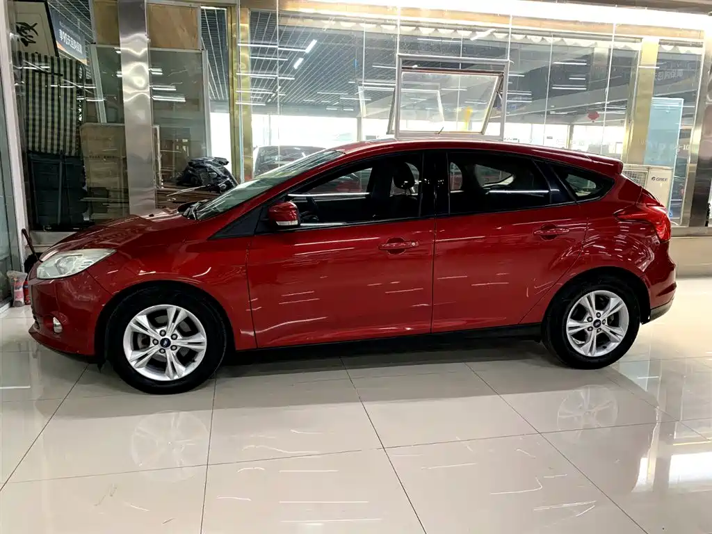 Ford Focus 2013 — фото 10