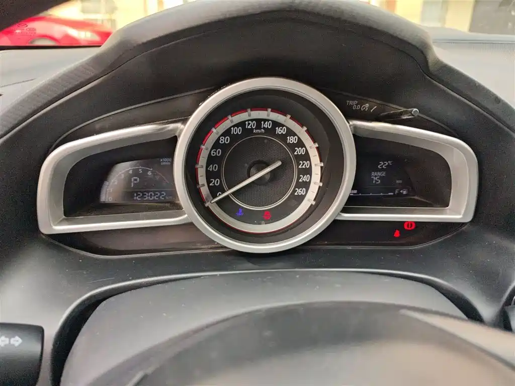 Mazda 3 Axela 2015 — фото 4