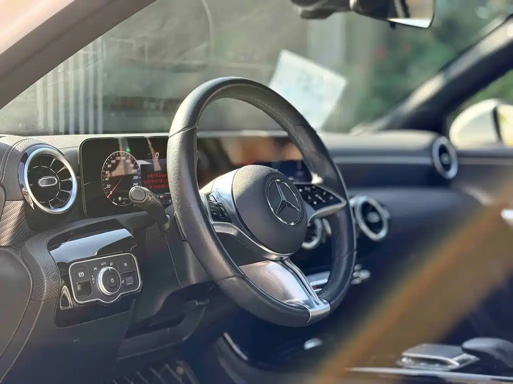 Mercedes-Benz A-Class 2023 — фото 3