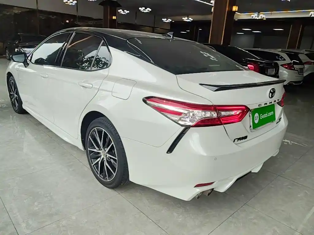 Toyota Camry 2023 — фото 5