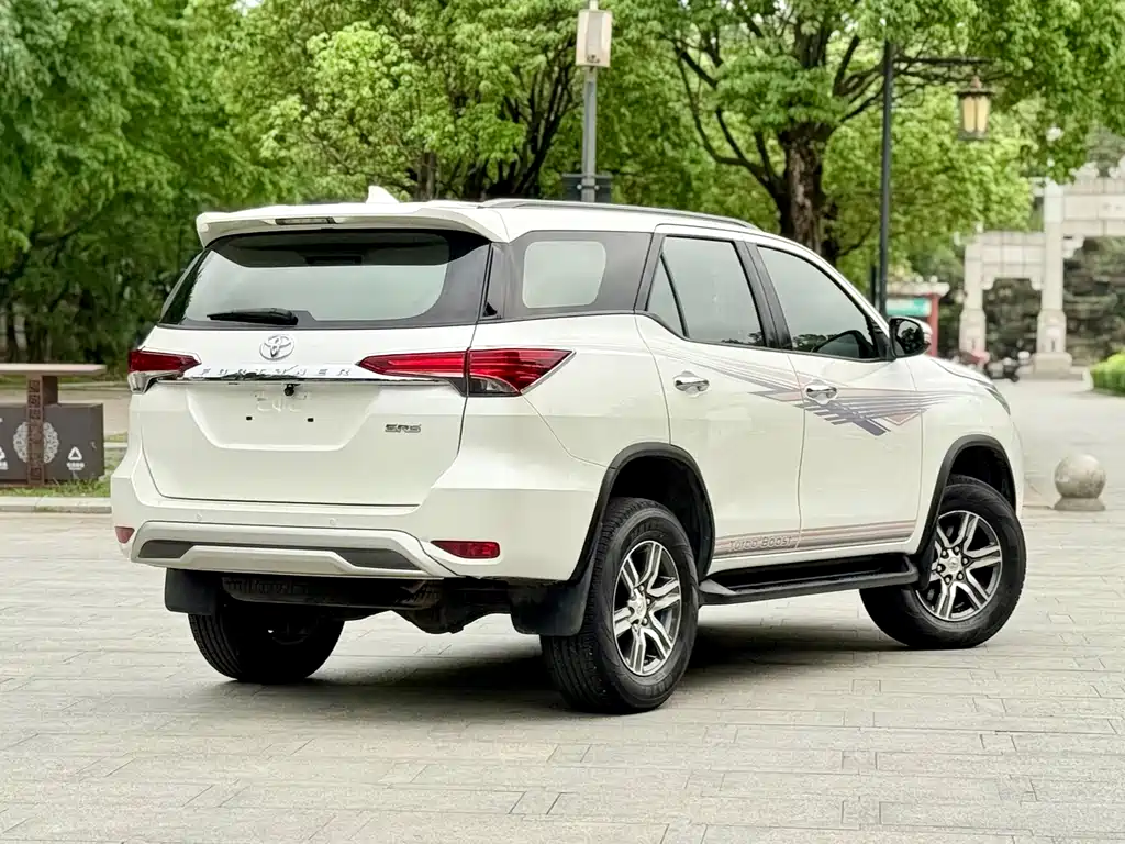 Toyota Fortuner 2018 — фото 6