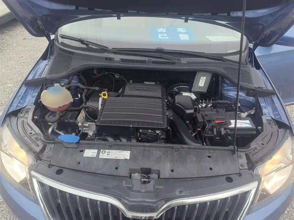 Skoda Rapid Spaceback 2015 — фото 20