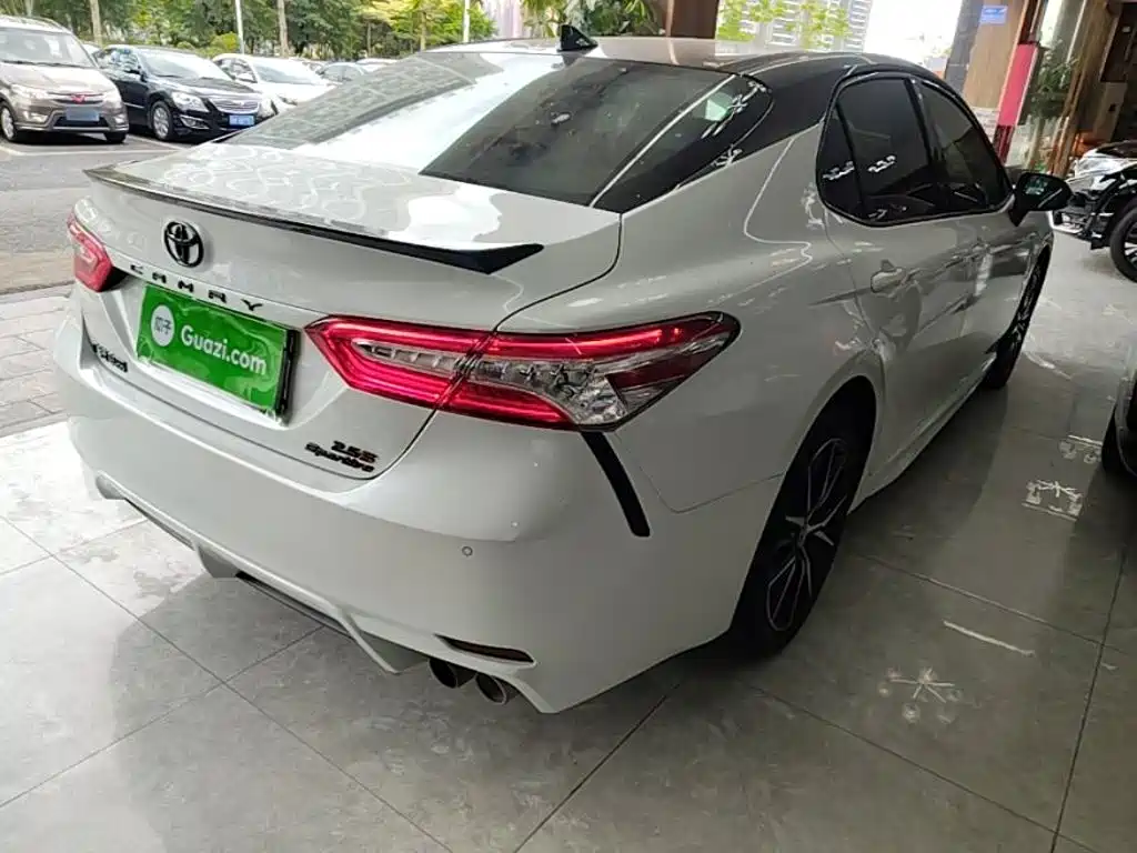 Toyota Camry 2023 — фото 7