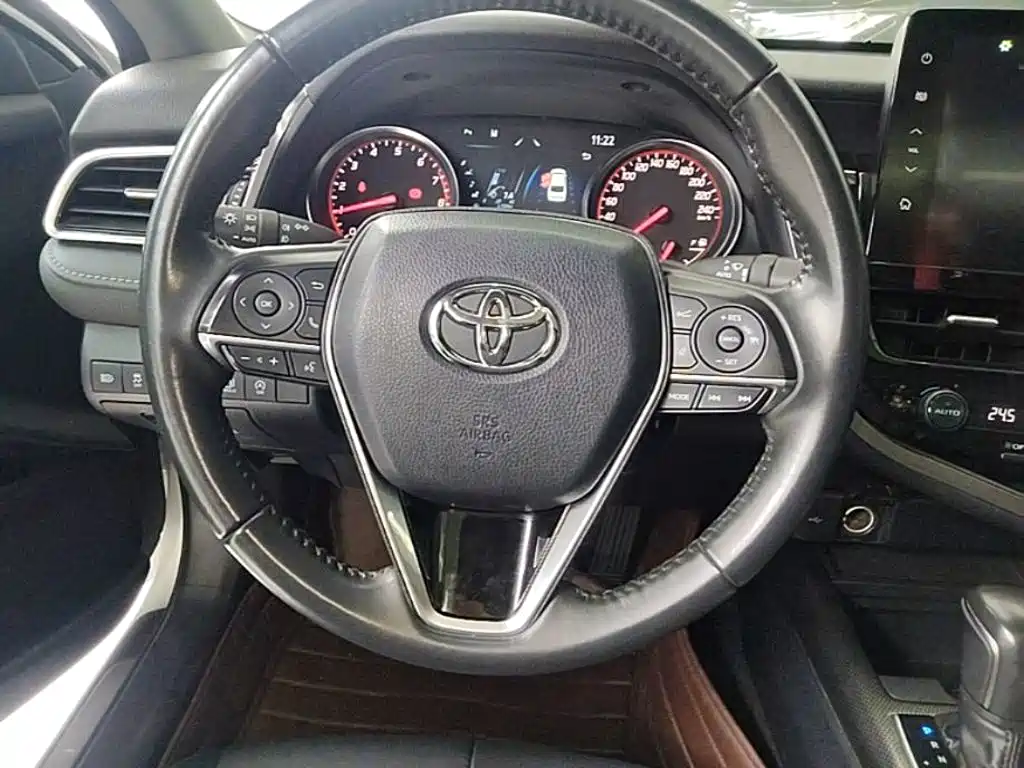 Toyota Camry 2023 — фото 11