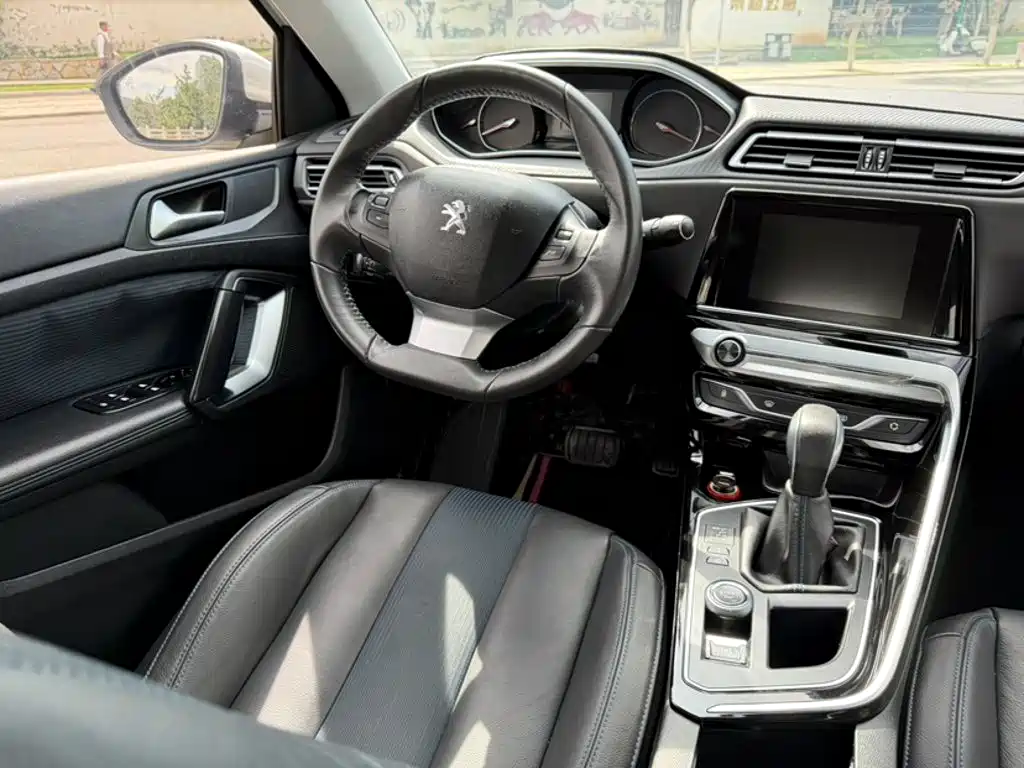 Peugeot 308 2016 — фото 18