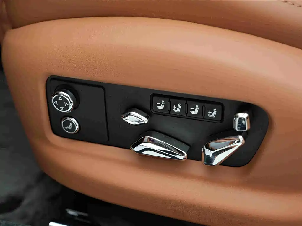 Bentley Flying Spur 2024 — фото 16