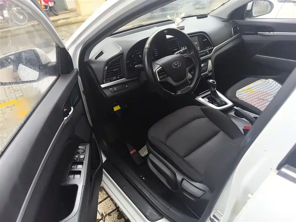 Hyundai Elantra 2018 — фото 11