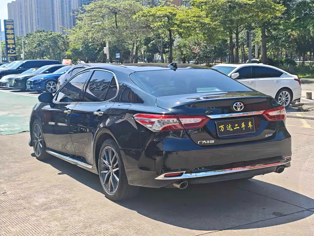 Toyota Camry 2023 — фото 6