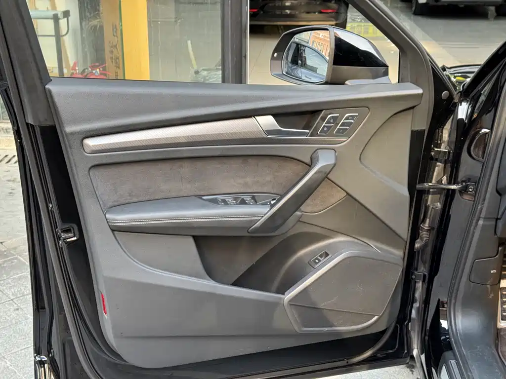 Audi Q5L Sportback 2024 — фото 16