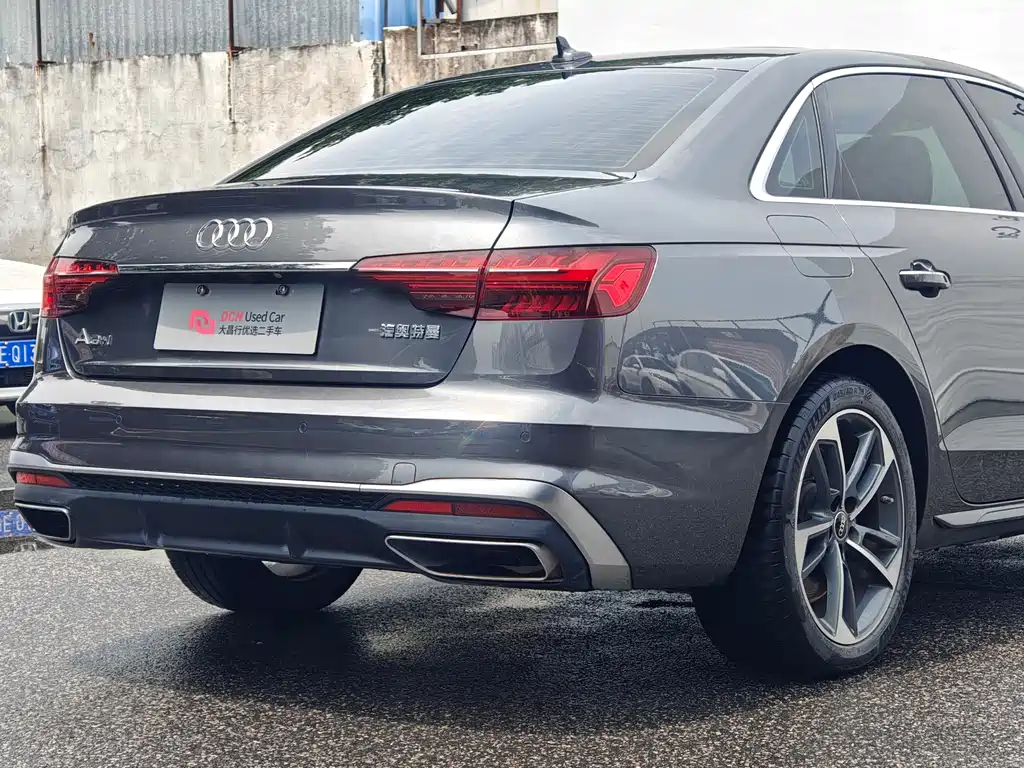 Audi A4L 2023 — фото 10