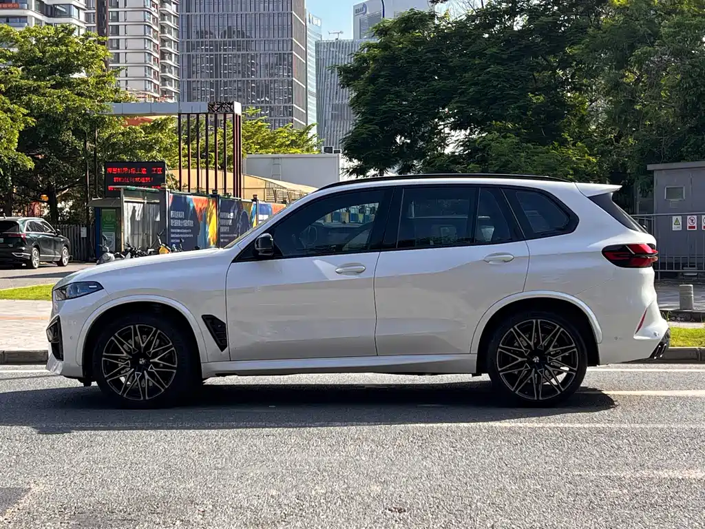 BMW X5 M 2025 — фото 22