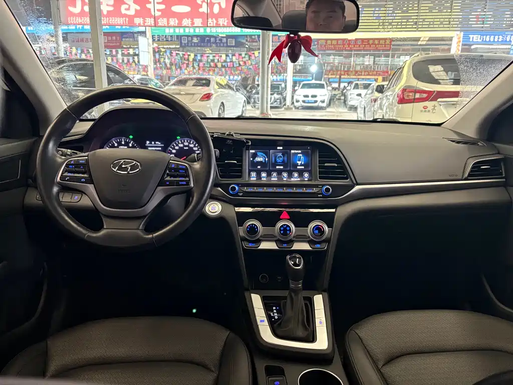 Hyundai Elantra 2021 — фото 10