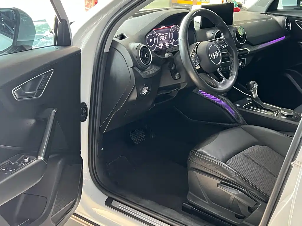Audi Q2L E-Tron 2020