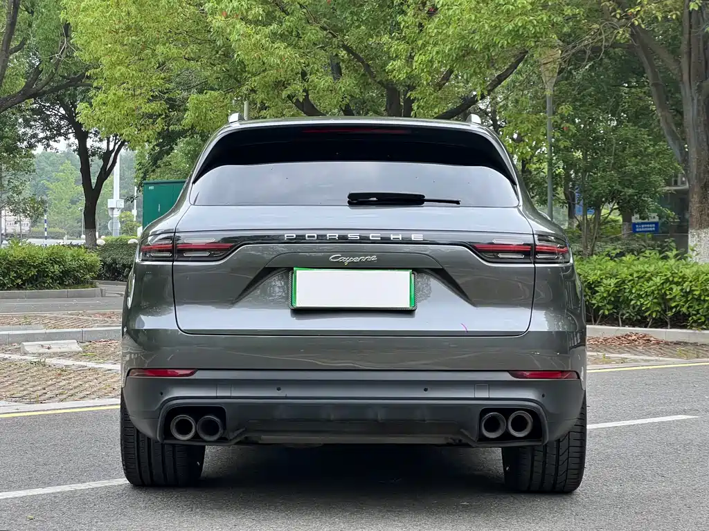 Porsche Cayenne Hybrid 2021