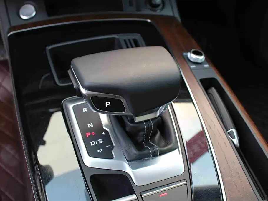 Audi Q5L 2021 — фото 10