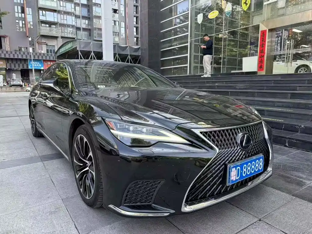 Lexus LS 2022