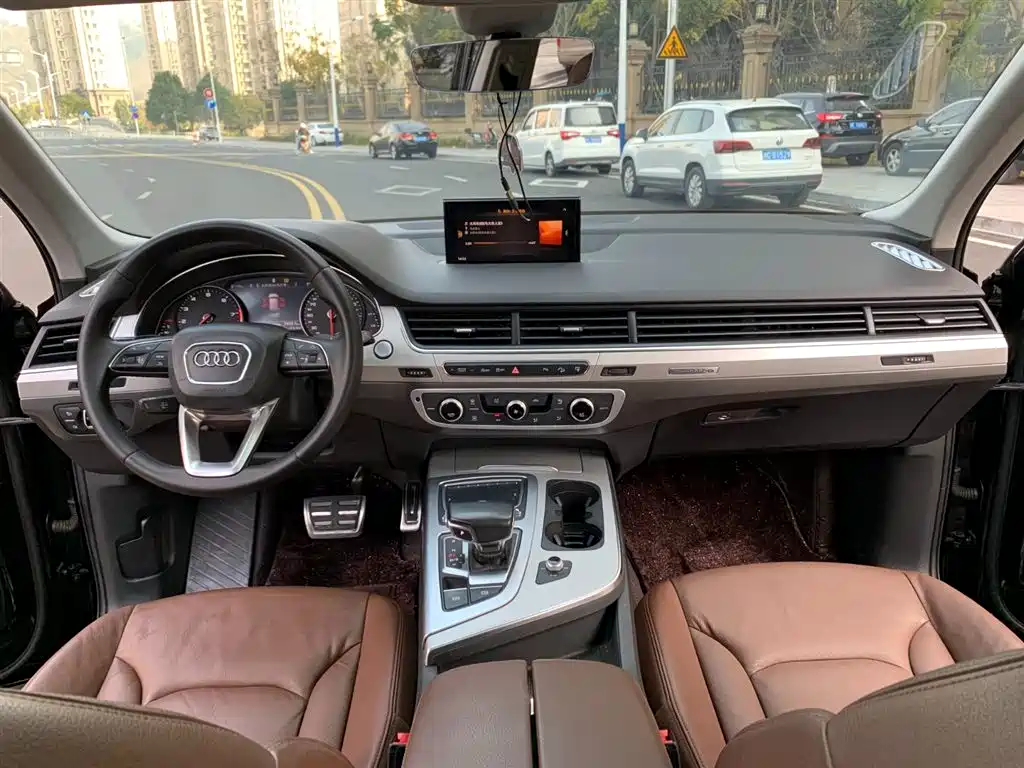 Audi Q7 2018 — фото 10