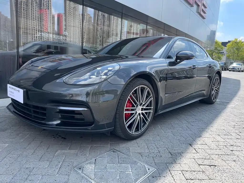 Porsche Panamera 2021