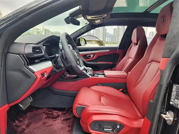 Lamborghini Urus 2021
