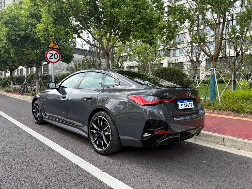 BMW i4 2025 — фото 9