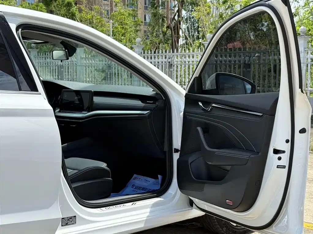 Skoda Octavia 2022 — фото 12