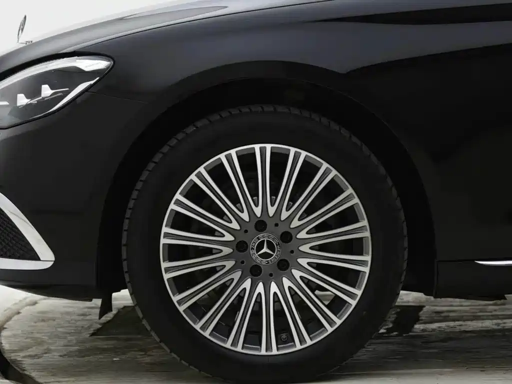 Mercedes-Benz E-Class 2023 — фото 5