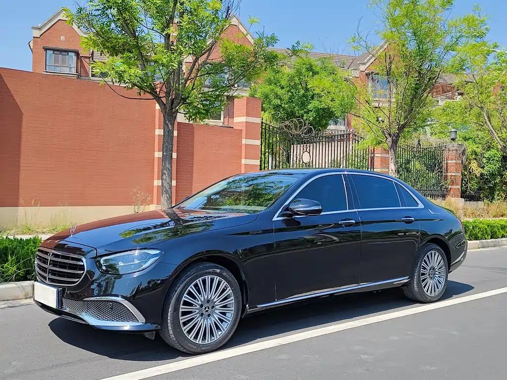 Mercedes-Benz E-Class 2023 — фото 16