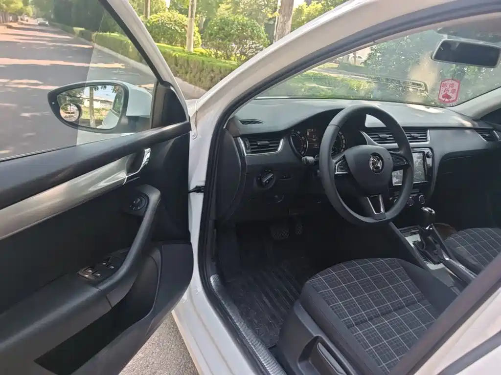 Skoda Octavia 2019 — фото 16