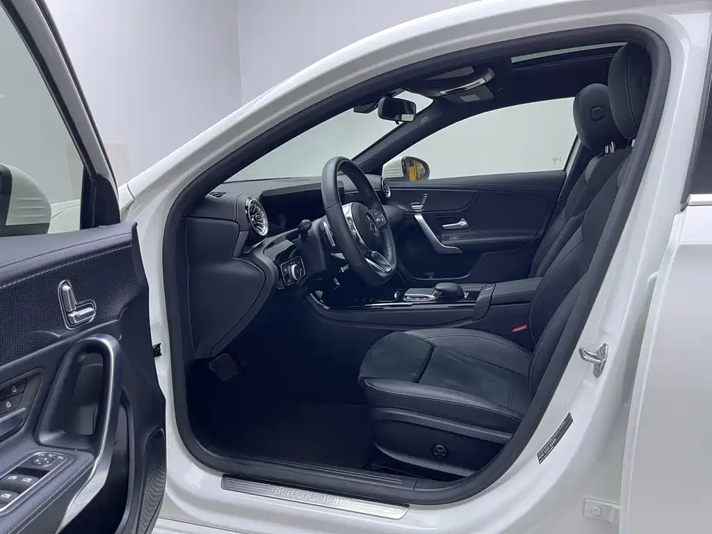 Mercedes-Benz A-Class 2021 — фото 11
