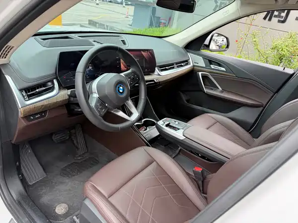BMW iX1 2024