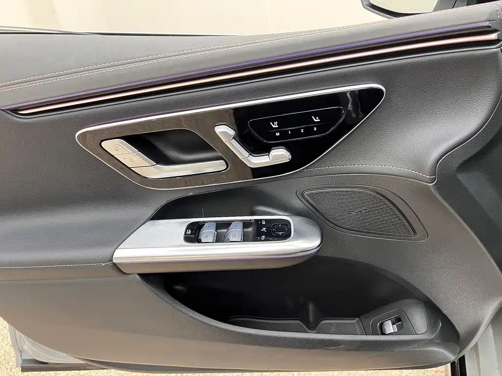 Mercedes-Benz EQE 2023 — фото 13
