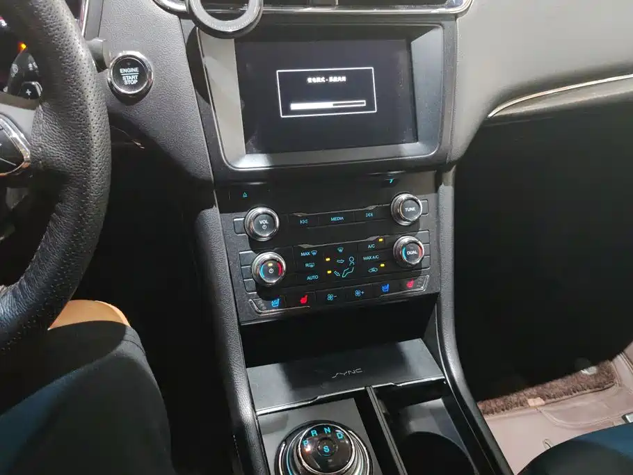 Ford Taurus 2016 — фото 13