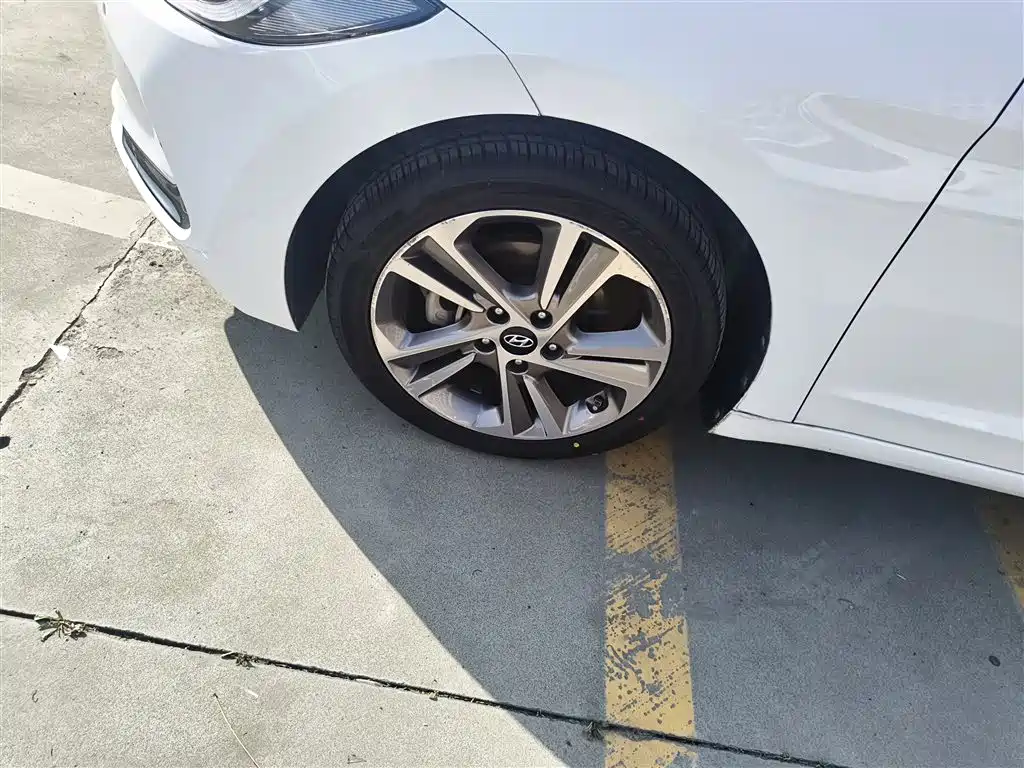 Hyundai Elantra 2017 — фото 25