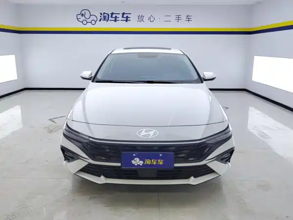 Hyundai Elantra 2025