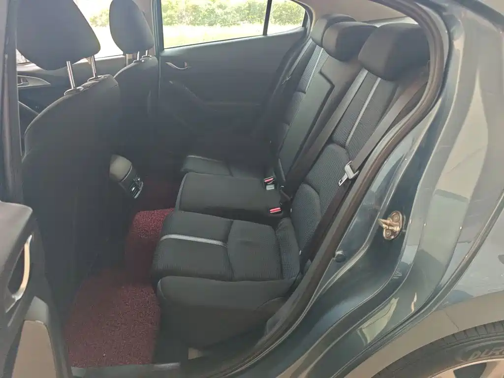 Mazda 3 Axela 2018 — фото 13