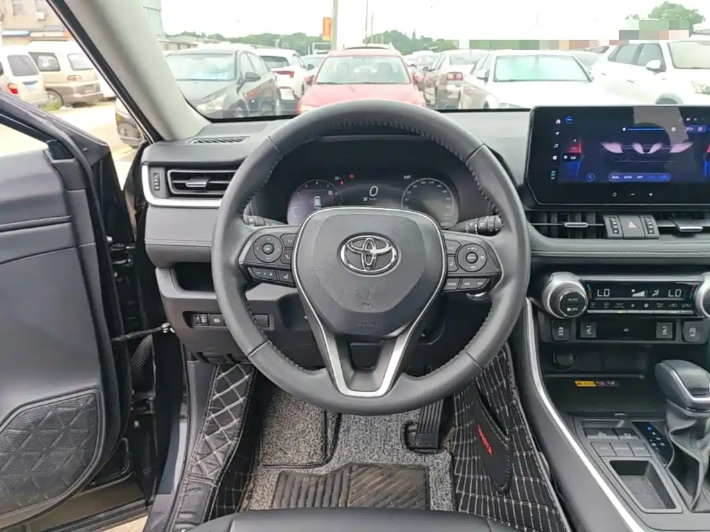 Toyota RAV4 2024 — фото 11