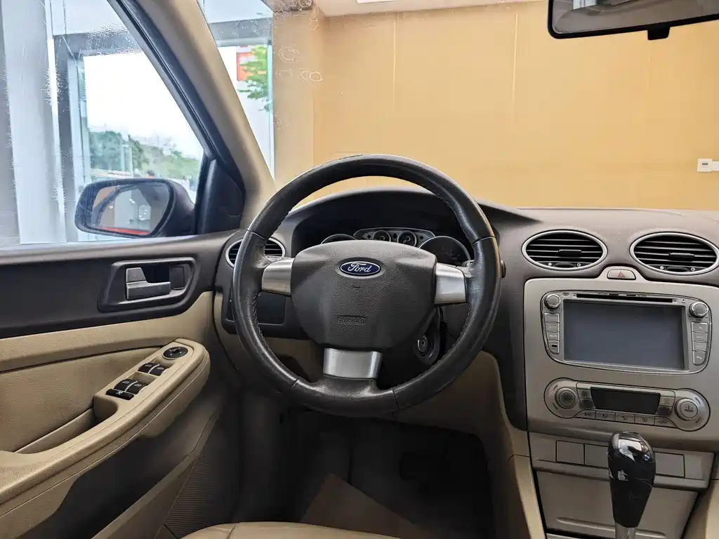 Ford Focus 2013 — фото 14