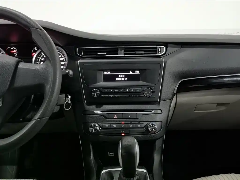 Peugeot 408 2016 — фото 12