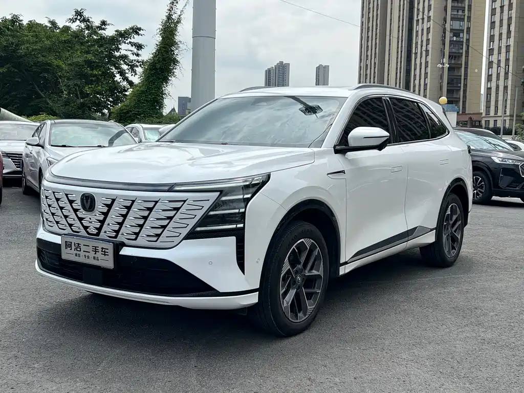 Changan CS75 PLUS 2025 — фото 1